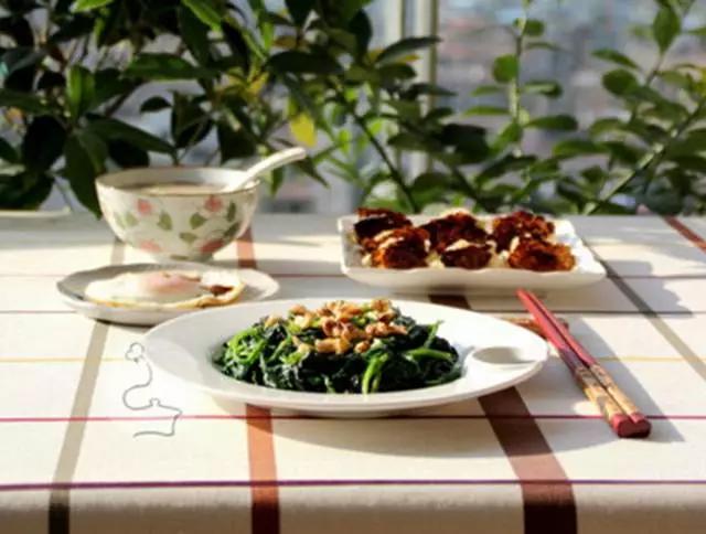 橄欖油桃仁烤菠菜